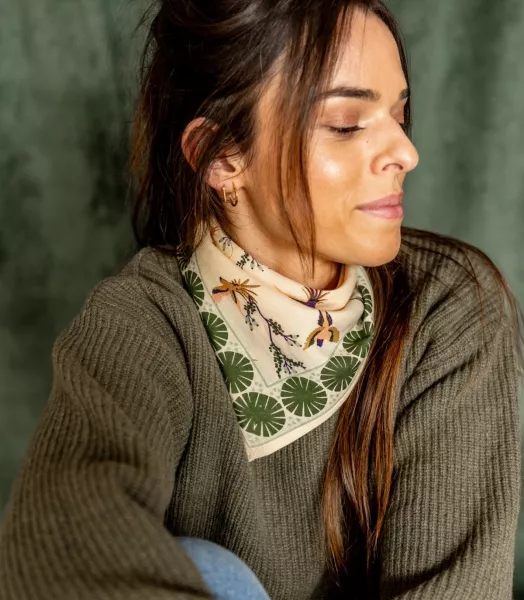 small-foulard-manika-cerisier-1.webp