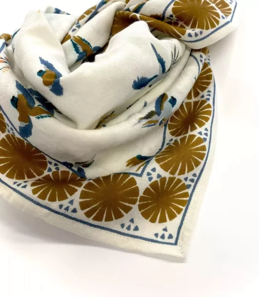 small-foulard-manika-cerisier-fleur-de-vanille-2.webp