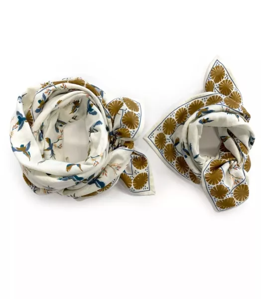 small-foulard-manika-cerisier-fleur-de-vanille-4.webp