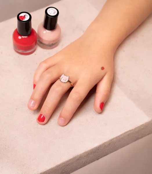 vernis-a-ongles-ballerine-maquillage-enfant-7.webp